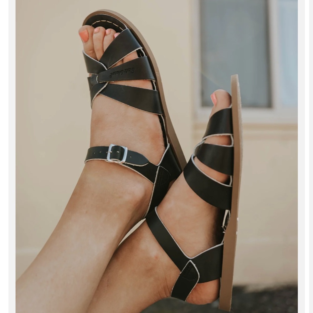 Saltwater leather flat sandals black